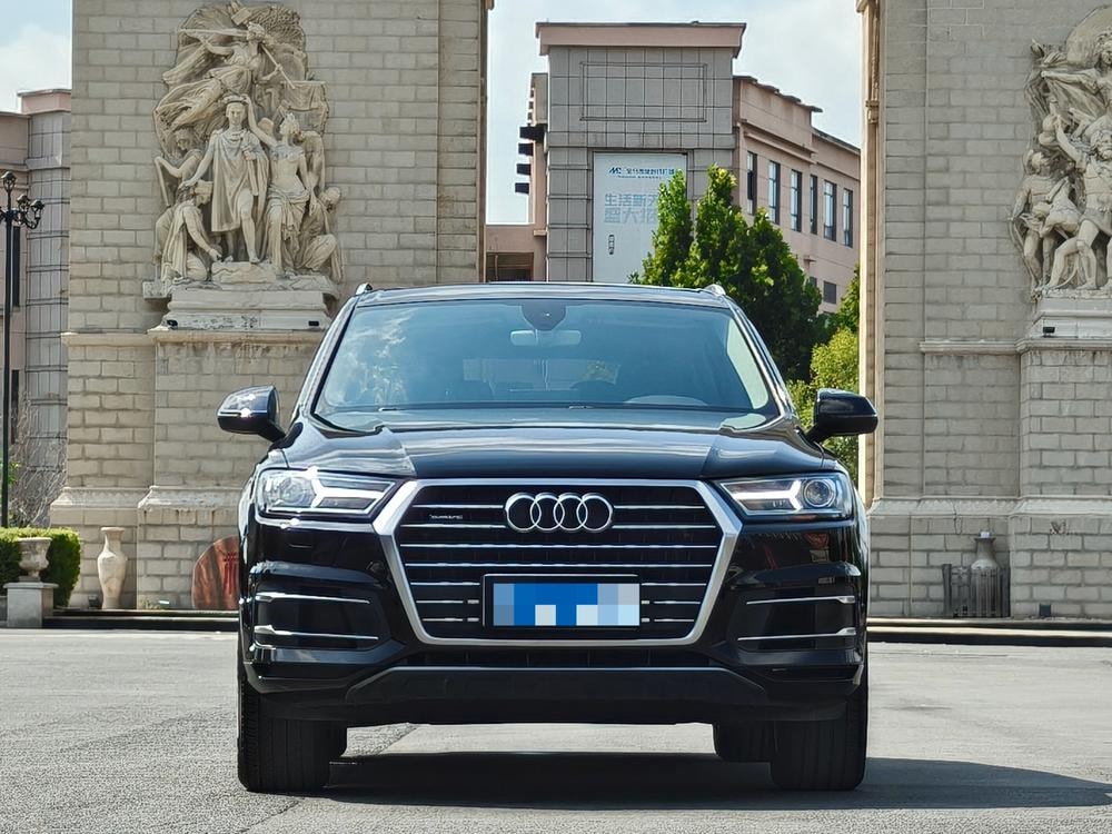 Audi Q7 2016 — фото автомобиля