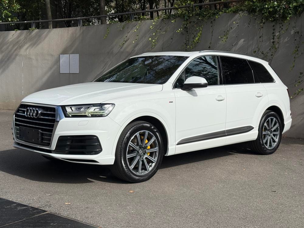 Audi Q7 2016 — фото автомобиля