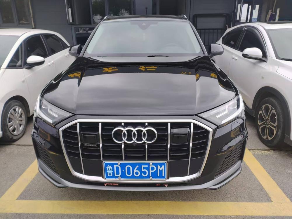 Audi Q7 2023 — фото автомобиля 1