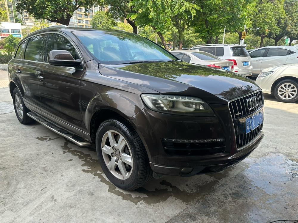 Audi Q7 2013 — фото автомобиля