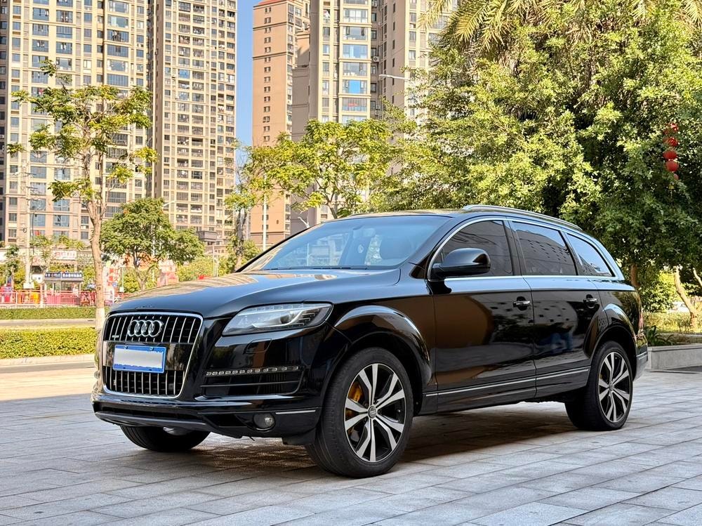 Audi Q7 2010 — фото автомобиля