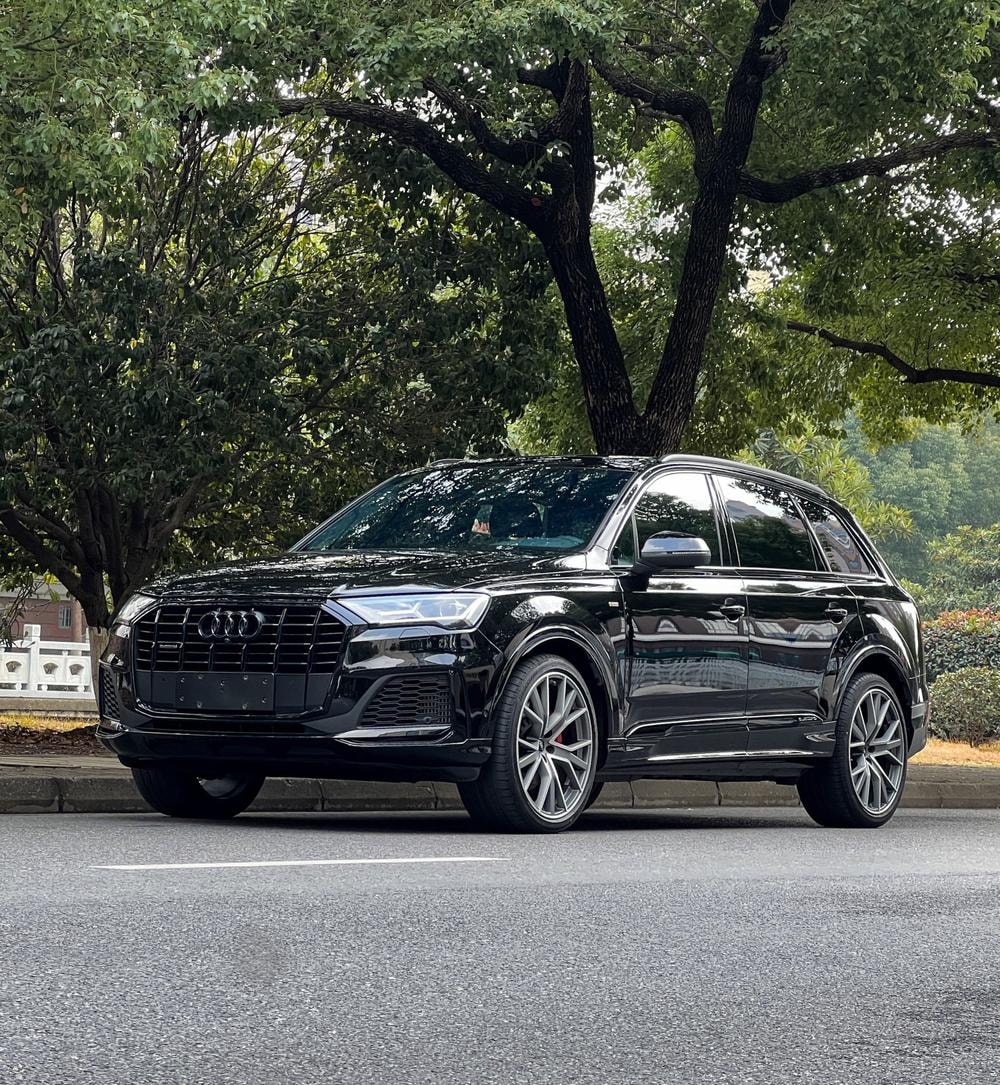 Audi Q7 2023 — фото автомобиля