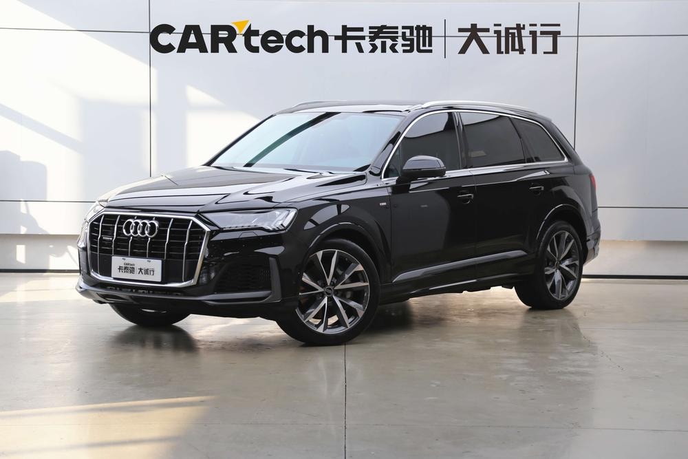 Audi Q7 2023 — фото автомобиля