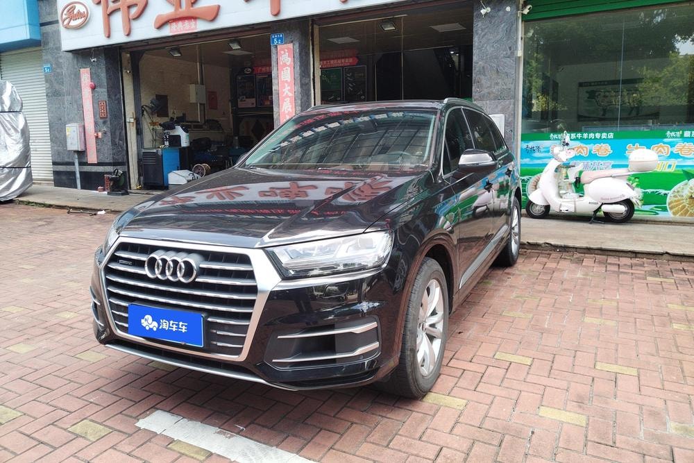 Audi Q7 2019 — фото автомобиля 1