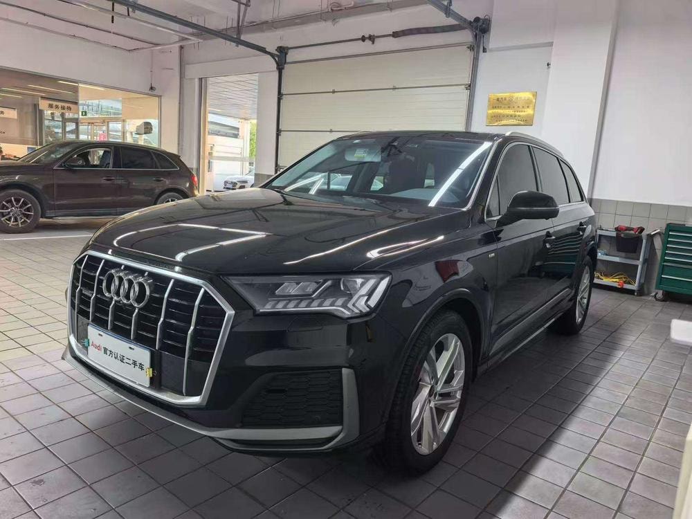 Audi Q7 2019 — фото автомобиля