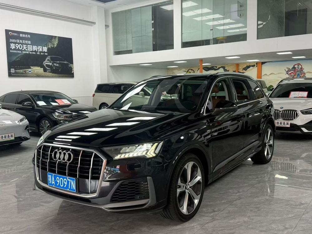 Audi Q7 2020 — фото автомобиля