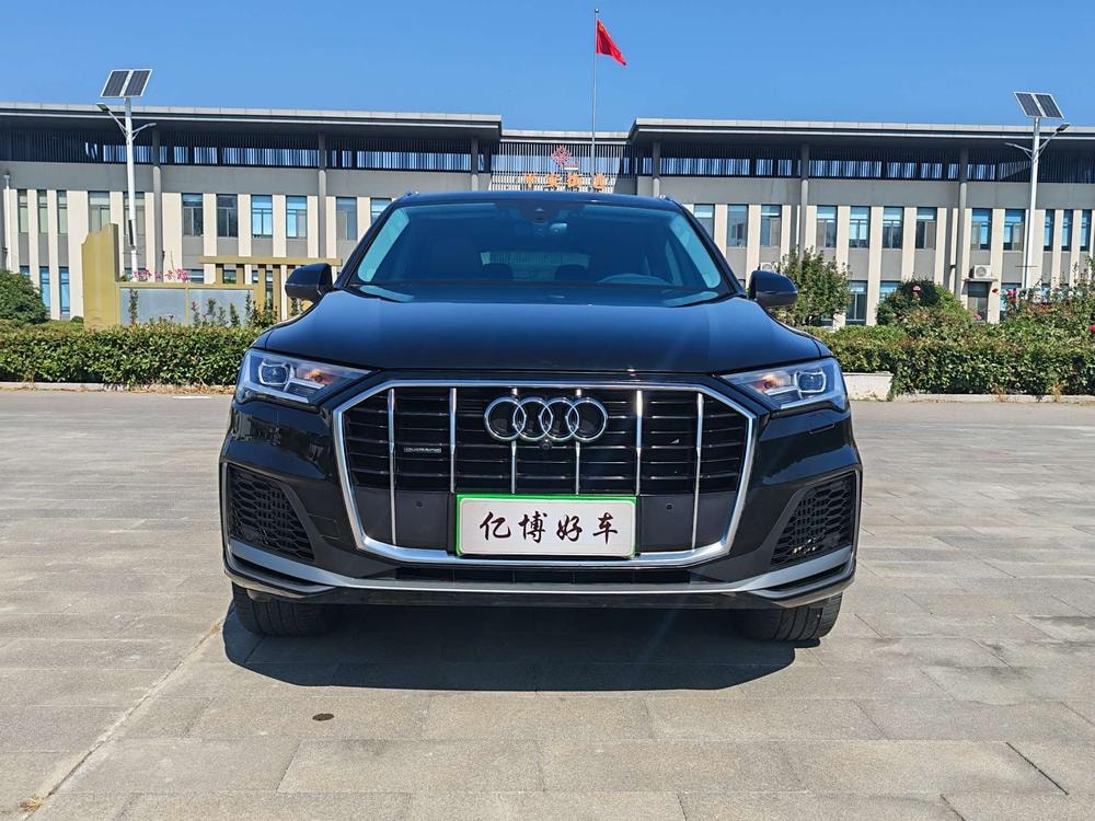 Audi Q7 2022 — фото автомобиля 1
