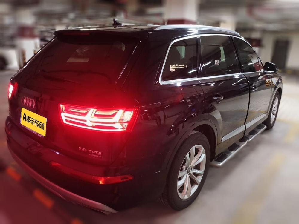 Audi Q7 2019 — фото автомобиля 1