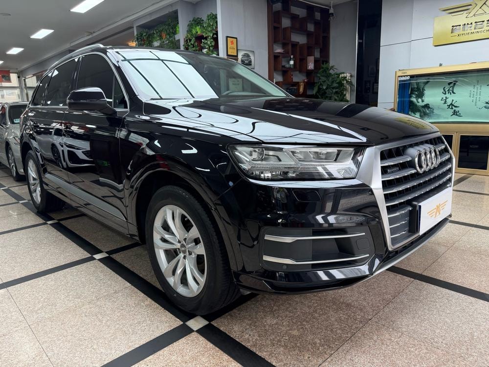 Audi Q7 2019 — фото автомобиля