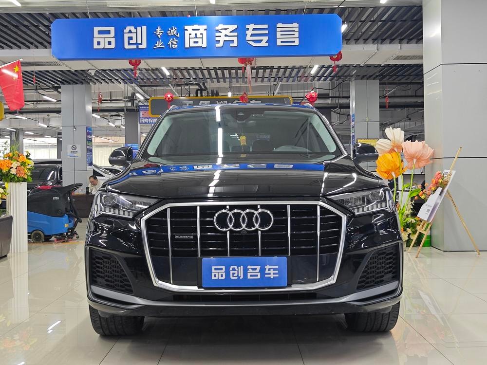 Audi Q7 2023 — фото автомобиля