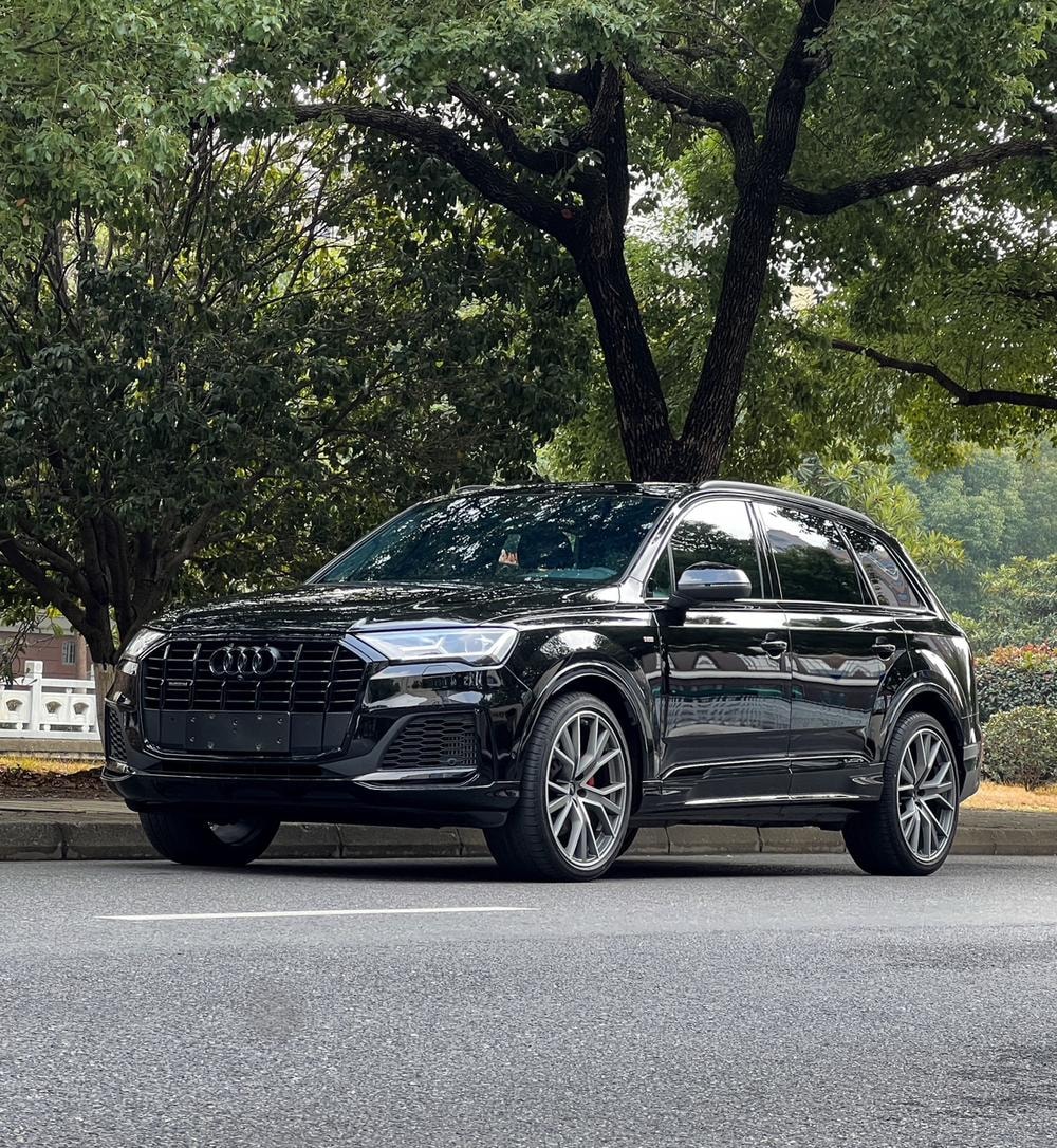 Audi Q7 2023 — фото автомобиля
