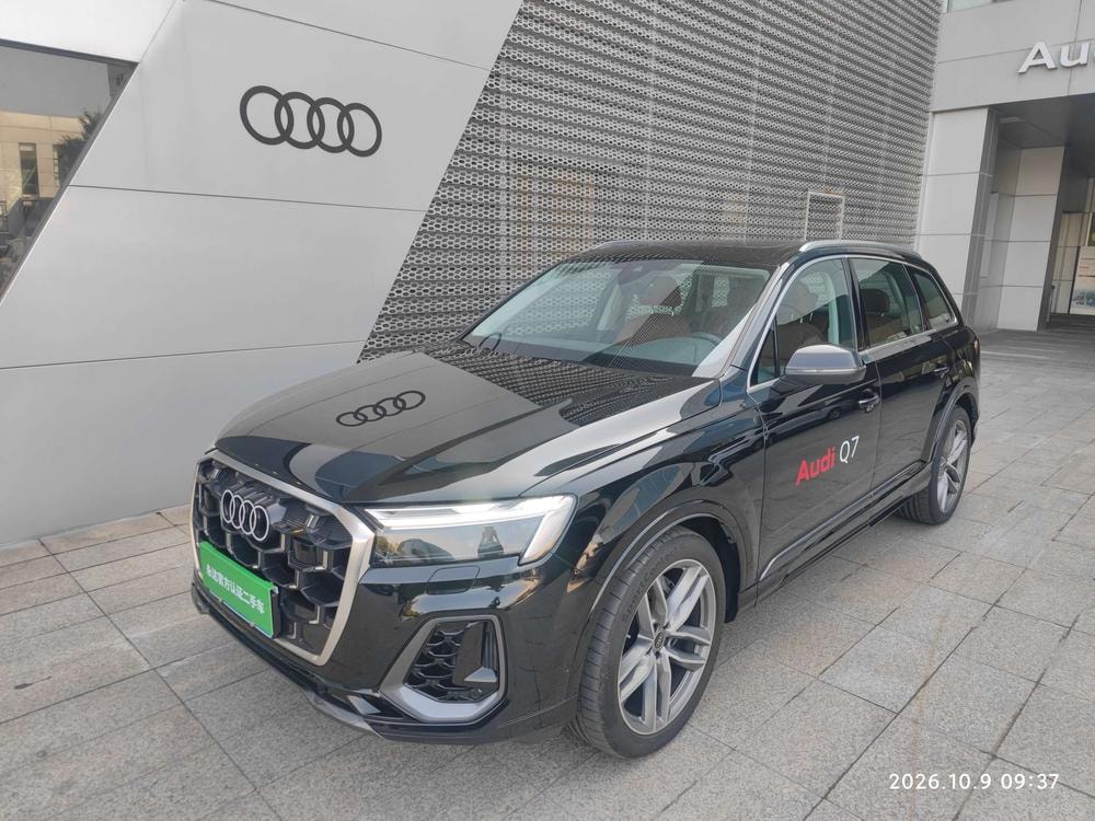 Audi Q7 2025 — фото автомобиля