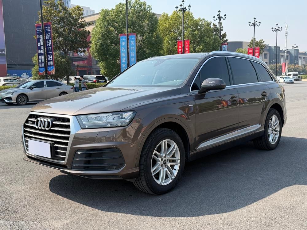 Audi Q7 2018 — фото автомобиля