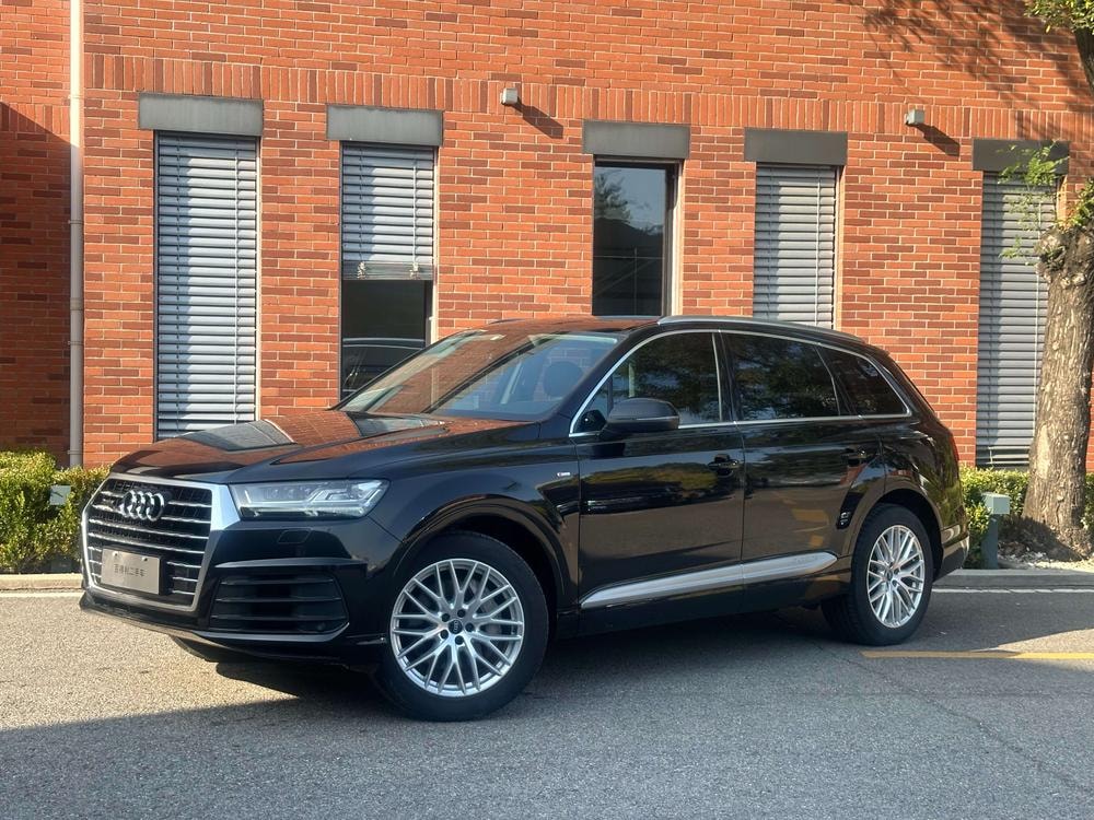 Audi Q7 2019 — фото автомобиля 1