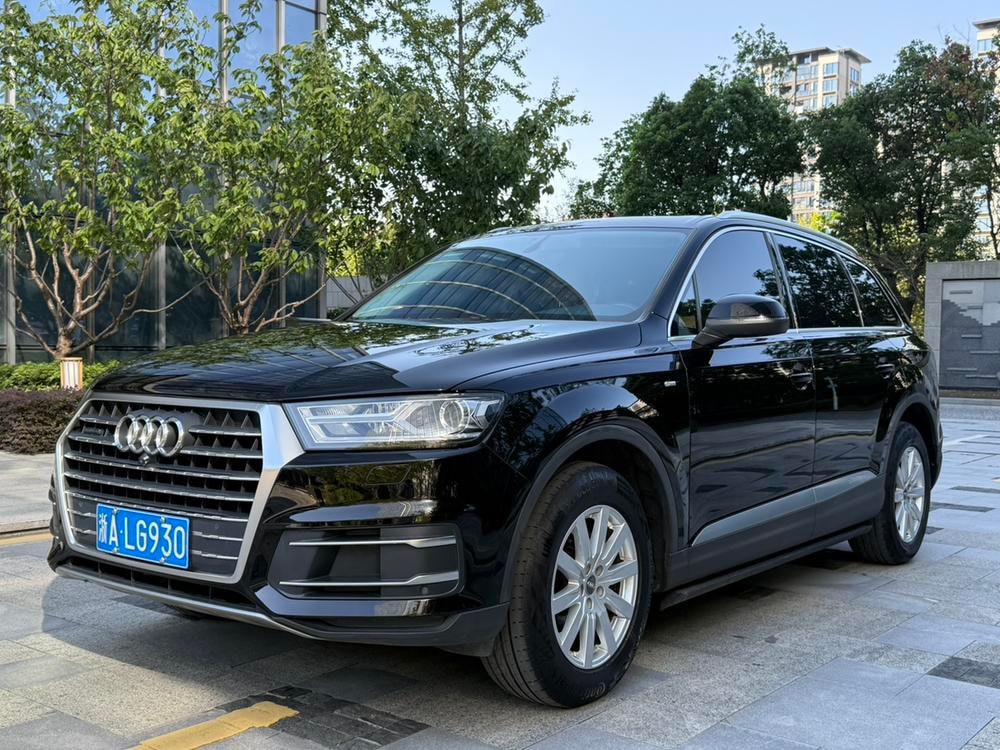Audi Q7 2016 — фото автомобиля