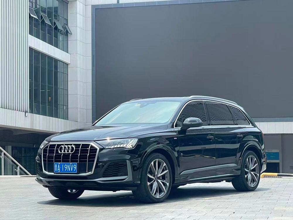 Audi Q7 2023 — фото автомобиля