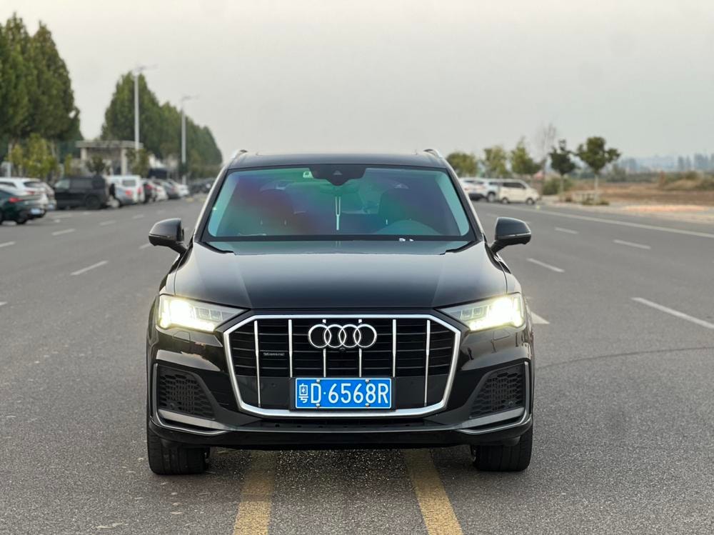 Audi Q7 2020 — фото автомобиля