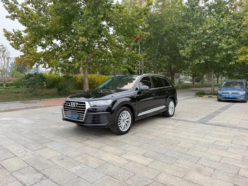 Audi Q7 2018 — фото автомобиля 1