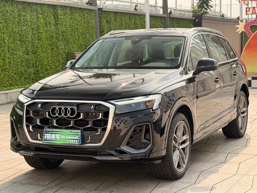 Audi Q7 2025 — фото автомобиля 1
