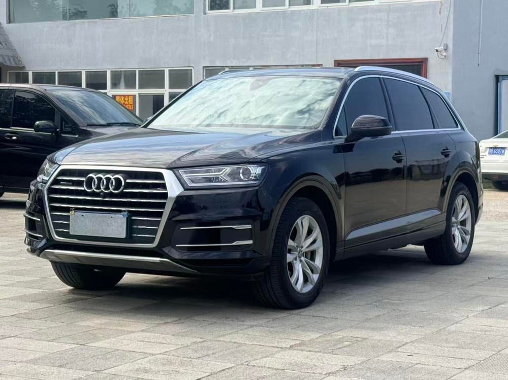 Audi Q7 2016 — фото автомобиля
