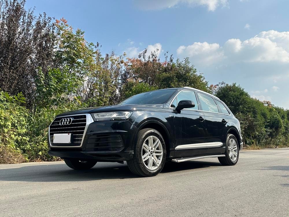 Audi Q7 2019 — фото автомобиля