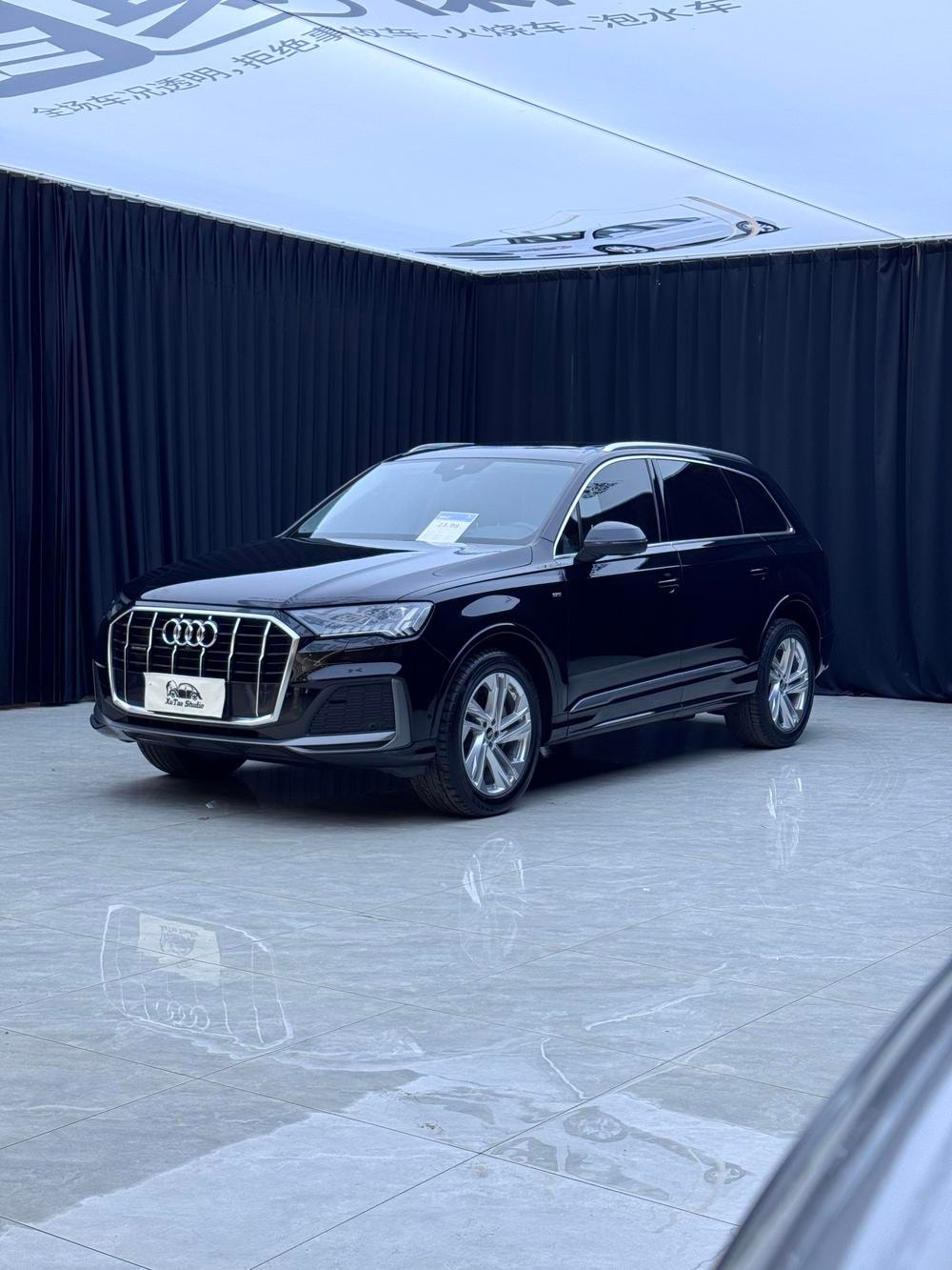 Audi Q7 2021 — фото автомобиля