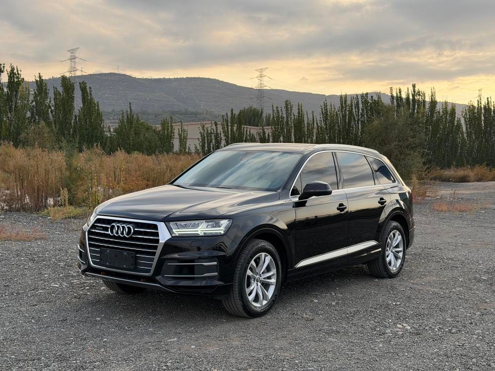 Audi Q7 2018 — фото автомобиля