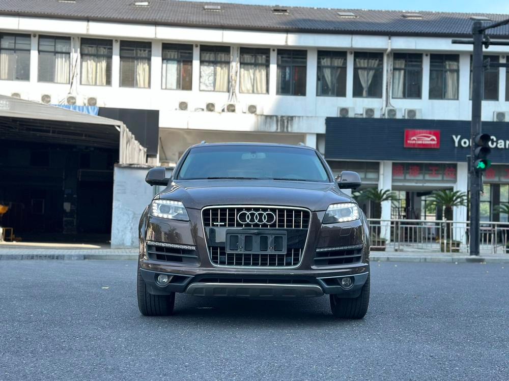 Audi Q7 2015 — фото автомобиля