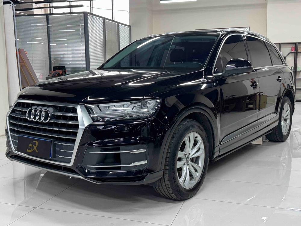 Audi Q7 2018 — фото автомобиля