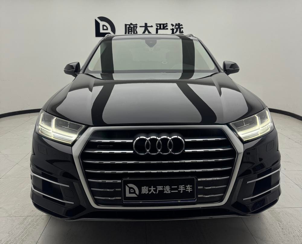 Audi Q7 2018 — фото автомобиля