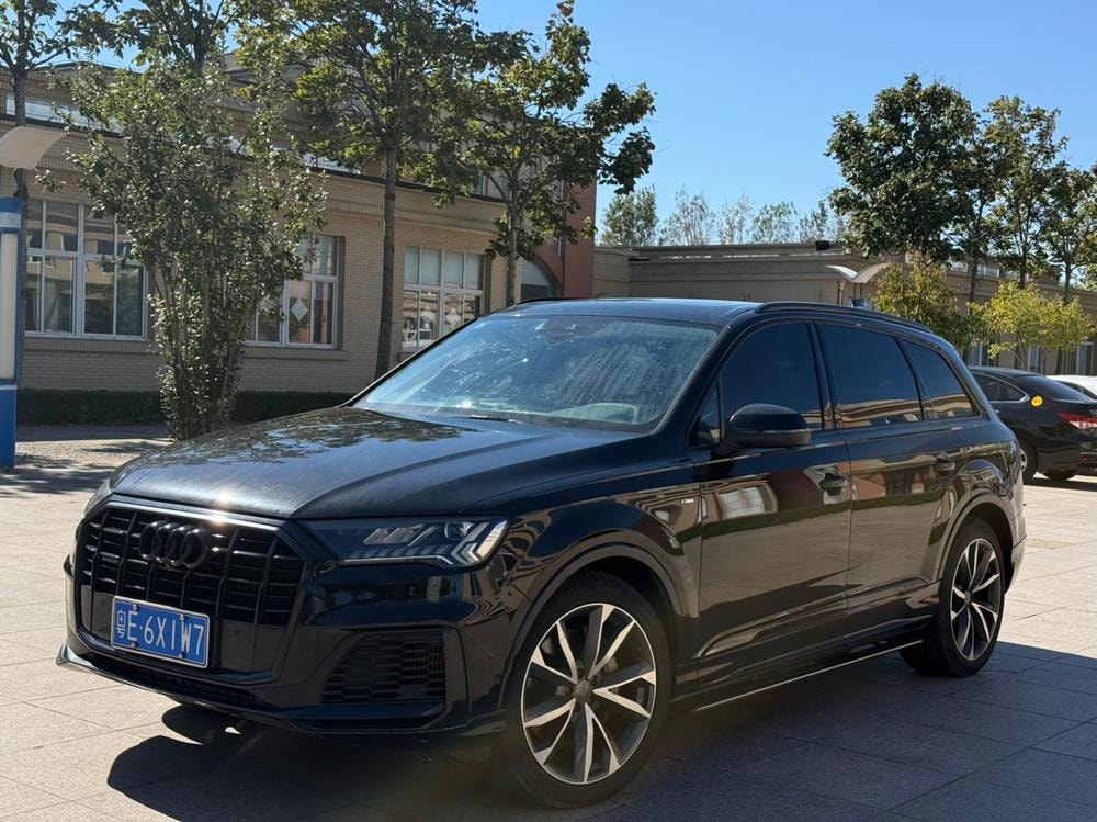 Audi Q7 2020 — фото автомобиля
