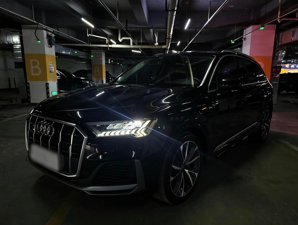 Audi Q7 2020 — фото автомобиля 1