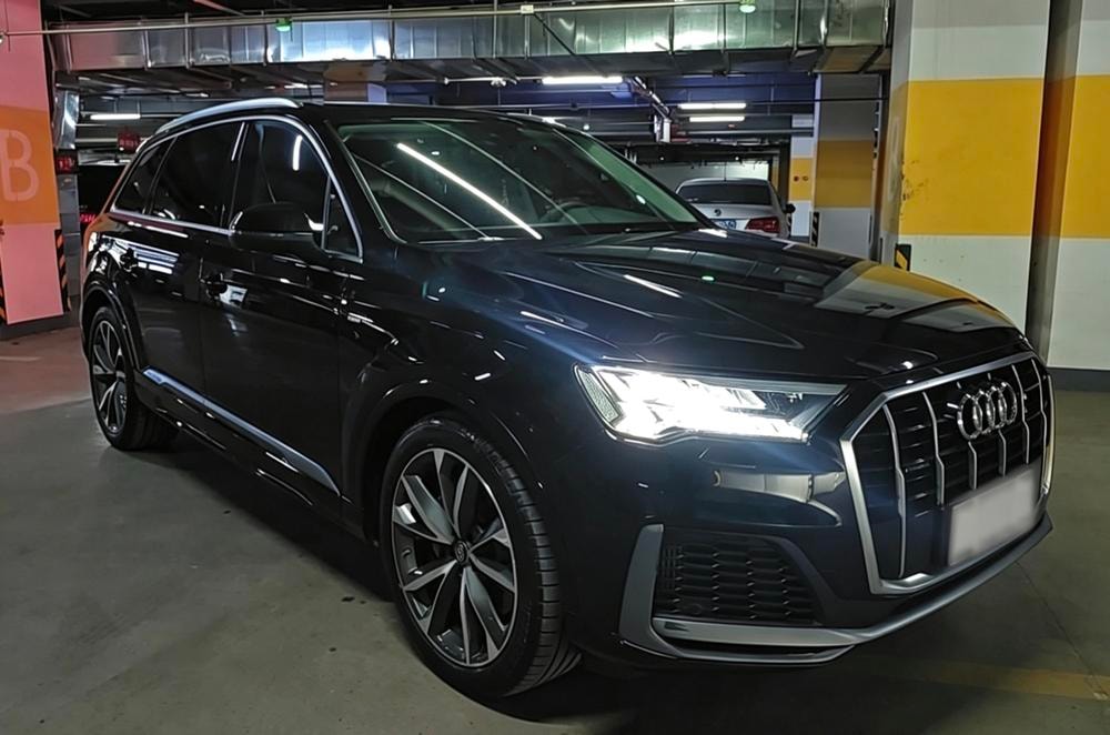 Audi Q7 2020 — фото автомобиля