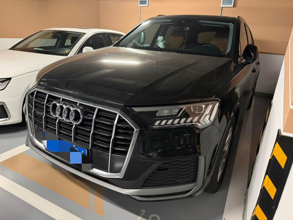 Audi Q7 2023 — фото автомобиля