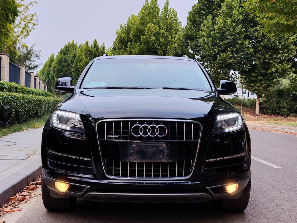 Audi Q7 2015 — фото автомобиля