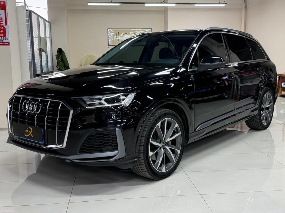 Audi Q7 2022 — фото автомобиля