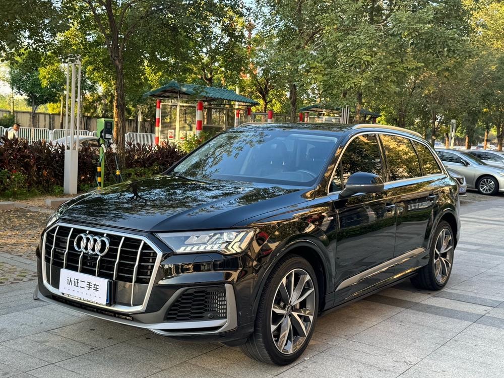 Audi Q7 2023 — фото автомобиля