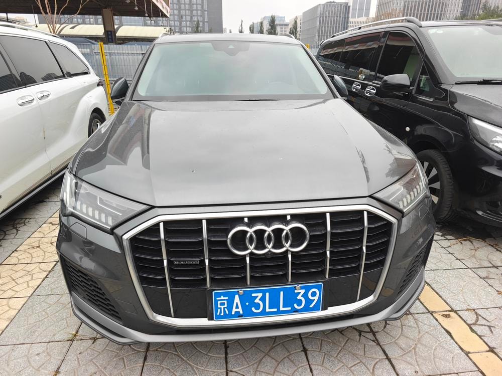 Audi Q7 2020 — фото автомобиля