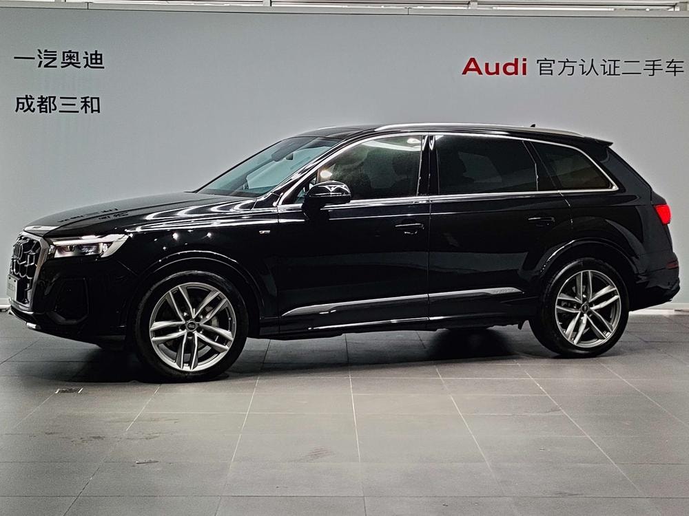 Audi Q7 2025 — фото автомобиля