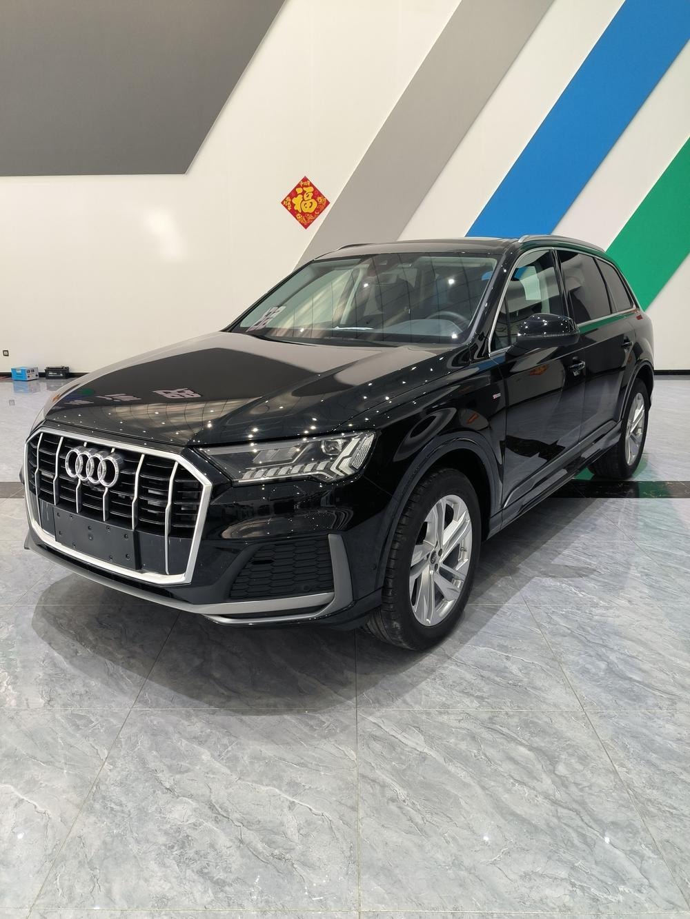 Audi Q7 2023 — фото автомобиля