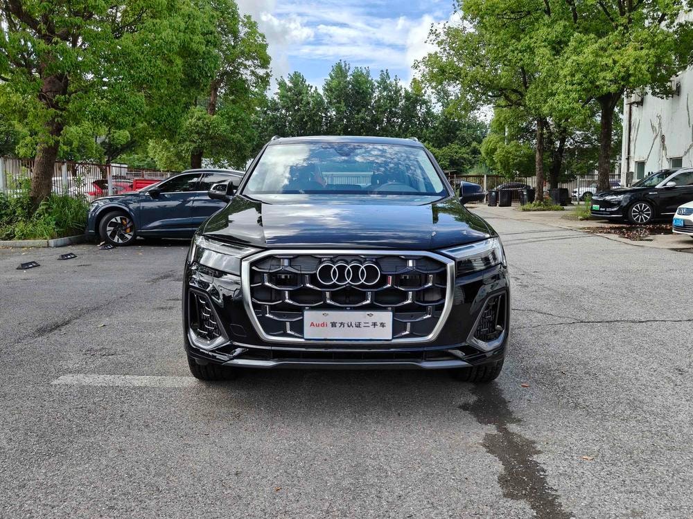 Audi Q7 2025 — фото автомобиля