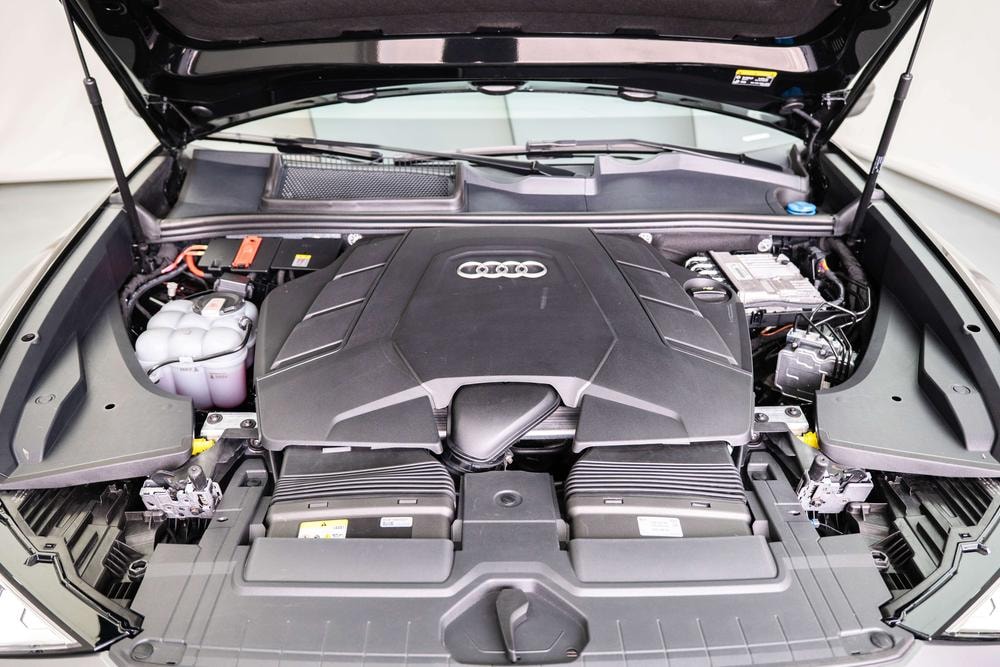 Audi Q8 2023 — фото автомобиля
