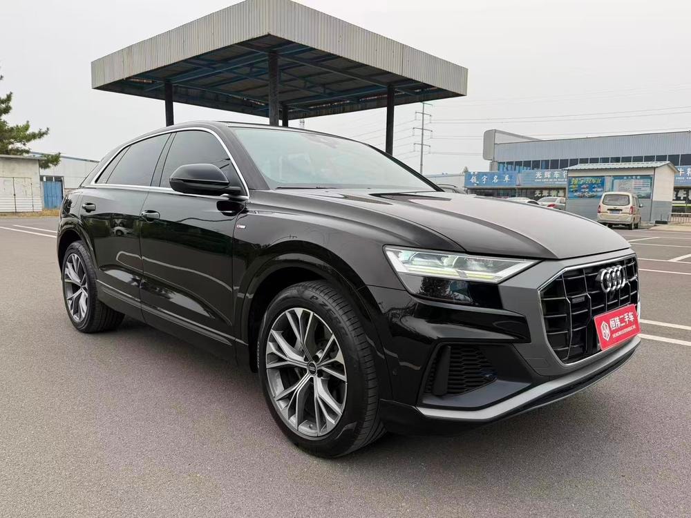 Audi Q8 2021 — фото автомобиля