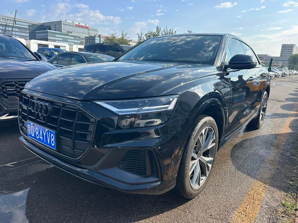 Audi Q8 2021 — фото автомобиля