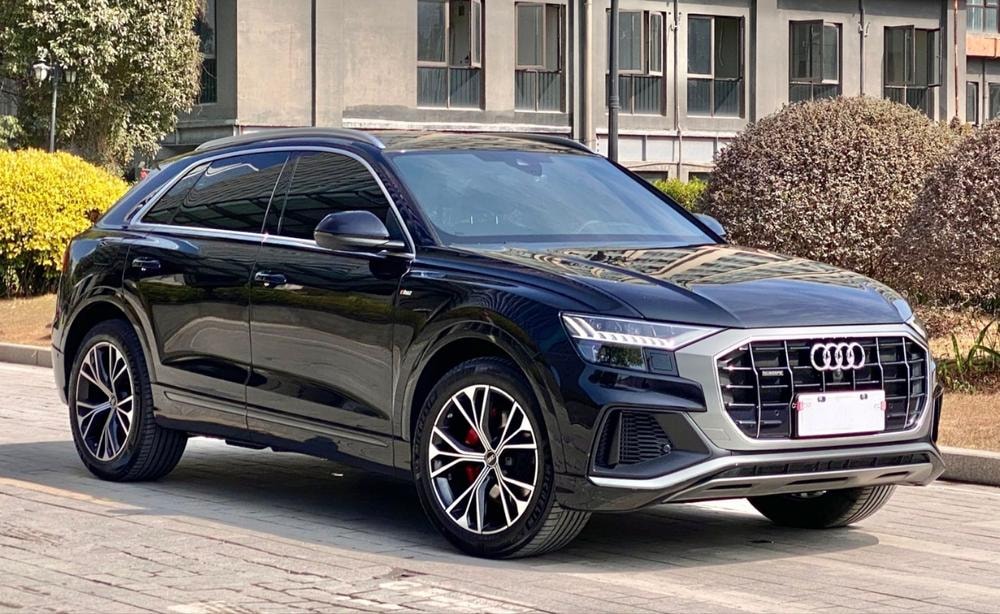 Audi Q8 2021 — фото автомобиля