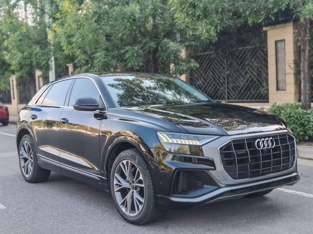 Audi Q8 2022 — фото автомобиля
