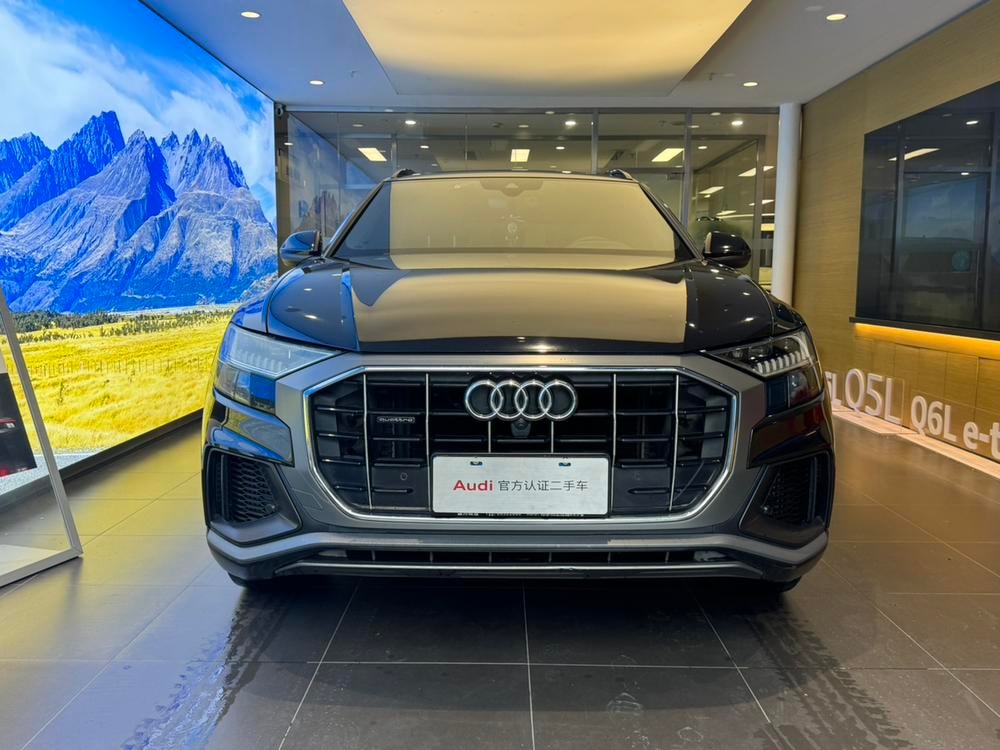 Audi Q8 2021 — фото автомобиля