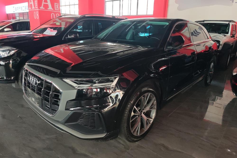 Audi Q8 2021 — фото автомобиля