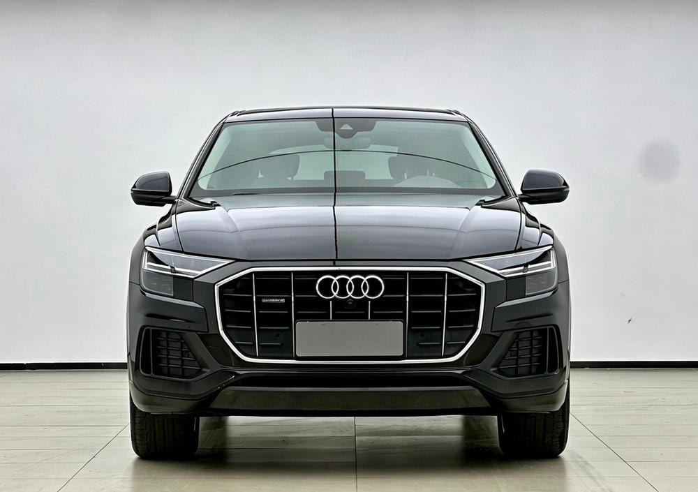 Audi Q8 2019 — фото автомобиля