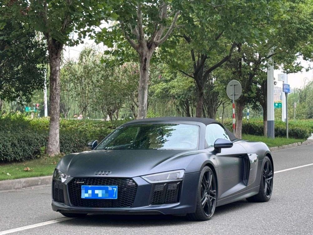 Audi R8 2017 — фото автомобиля